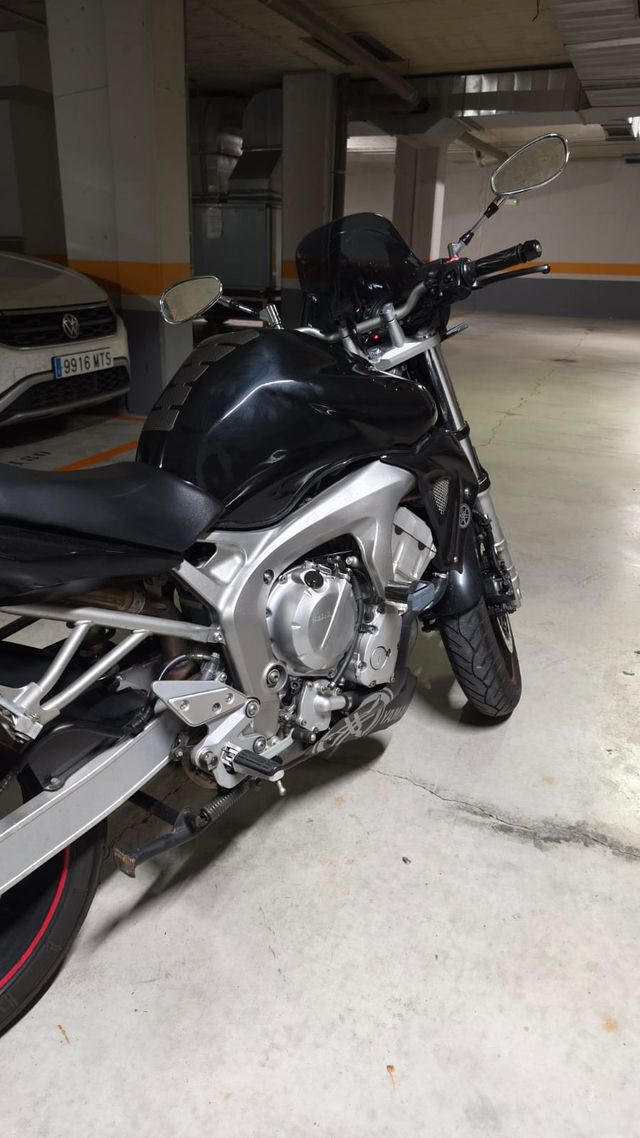 YAMAHA FZ6N 2004