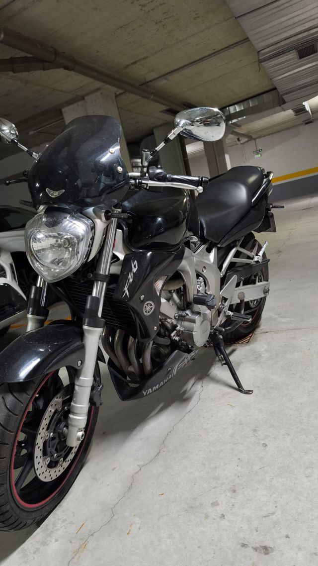 YAMAHA FZ6N 2004