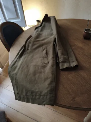 Chaqueta larga verde unisex gabardina o jeans pesa