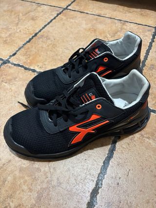 Zapatos de seguridad U-Power negros y naranjas