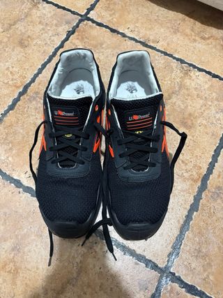Zapatos de seguridad U-Power negros y naranjas
