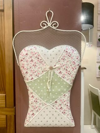 Colgador joyero corazón patchwork