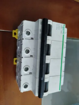 Interruptor Automático Tetrapolar 80A