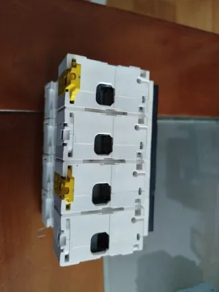 Interruptor Automático Tetrapolar 80A