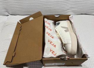 Deportivas Veja Blancas y Gris. NUEVAS