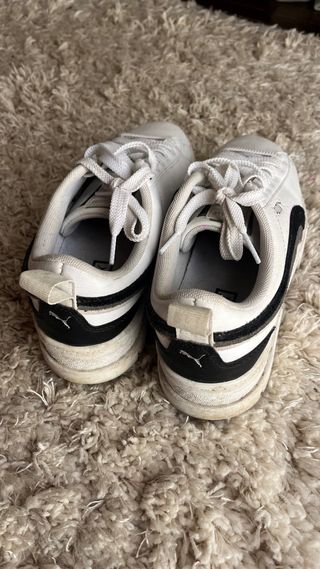 Zapatillas Puma Blancas y Negras