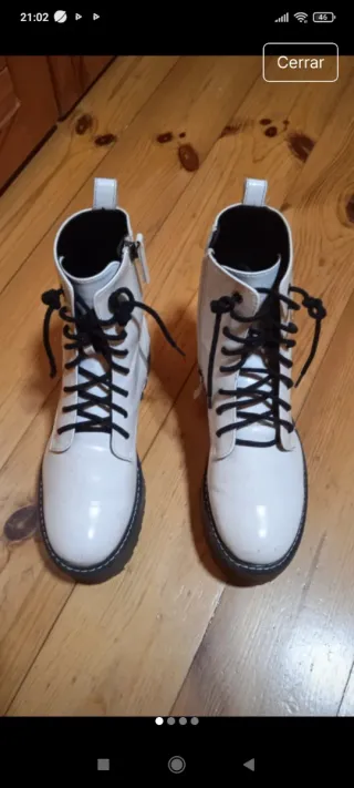 Botines blancos con cordones