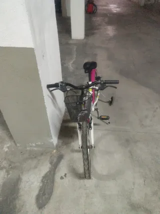 Bicicleta infantil rosa 20 como nueva