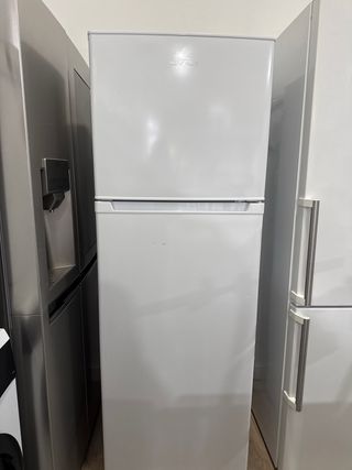 Nevera blanca con congelador