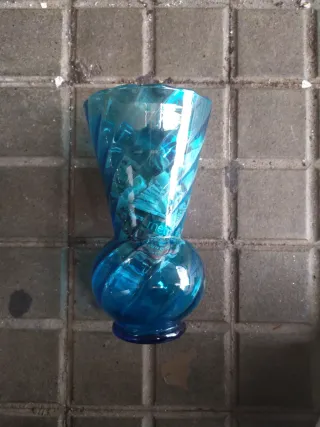 Jarrón de cristal azul vintage