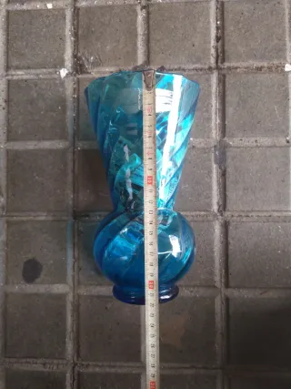 Jarrón de cristal azul vintage