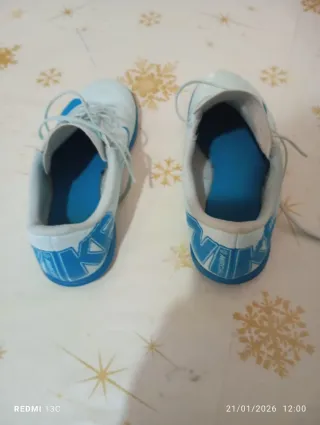 Zapatillas Nike niño fútbol multitacos T38