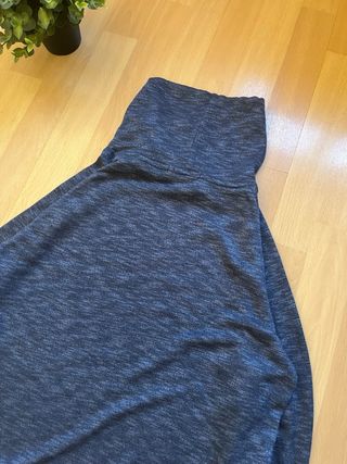 Sudadera azul cuello alto