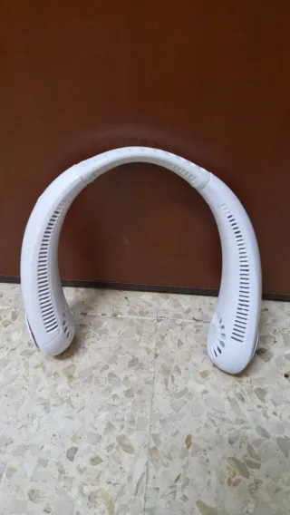 Ventilador de cuello blanco