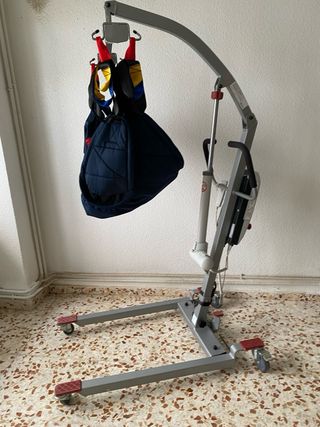 Grúa para movilidad de personas con arnés