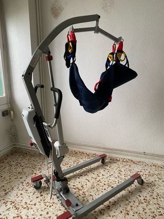 Grúa para movilidad de personas con arnés