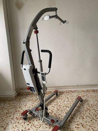 Grúa para movilidad de personas con arnés