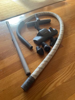 Aspiradora Bosch con accesorios