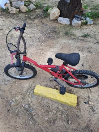 Bicicleta infantil Btwin roja