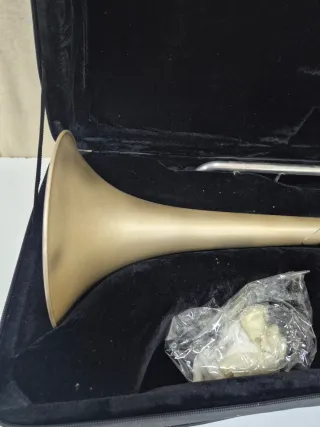 Trombon en DO con estuche y boquilla