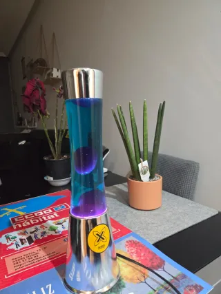 Lámpara Lava Azul y Plateada