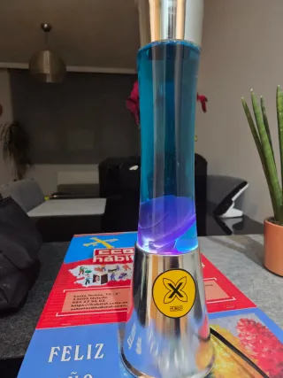 Lámpara Lava Azul y Plateada