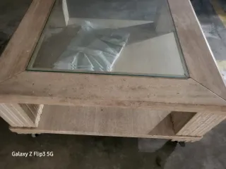 Mesa de centro de mármol y cristal