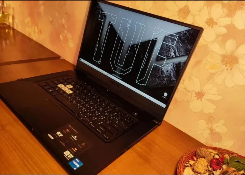Portátil ASUS TUF DASH F15 RTX 3060 afbeelding 2