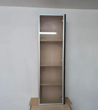 Mueble de cocina con puerta de cristal