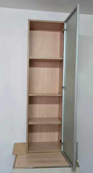 Mueble de cocina con puerta de cristal