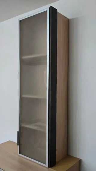 Mueble de cocina con puerta de cristal