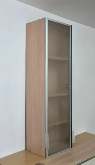 Mueble de cocina con puerta de cristal