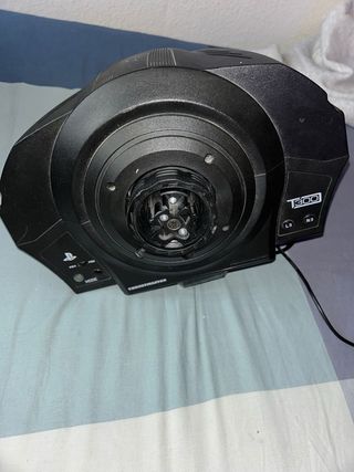 Volante Thrustmaster con pedali e cambio a H