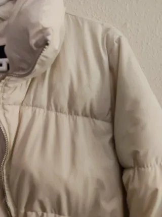 Plumas Corto Beige Talla M Bershka