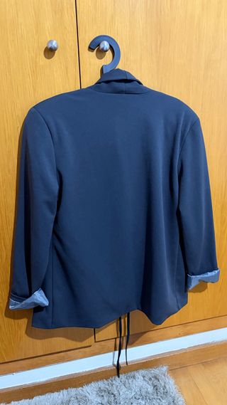 Conjunto americana y pantalón deportivo