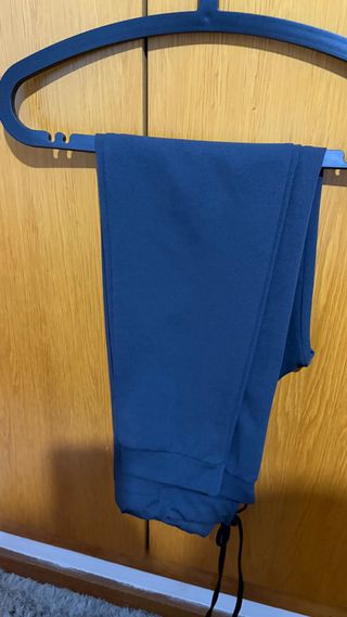 Conjunto americana y pantalón deportivo