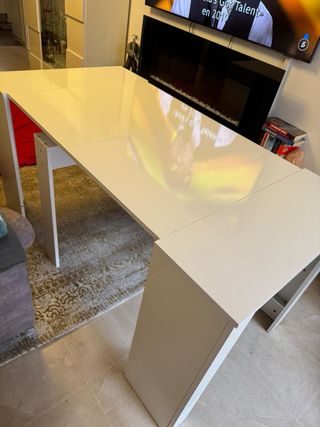 Mesa extensible blanca moderna