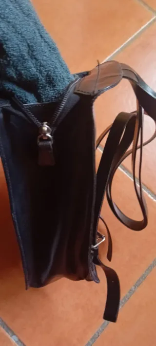 Bolso mochila de piel negro