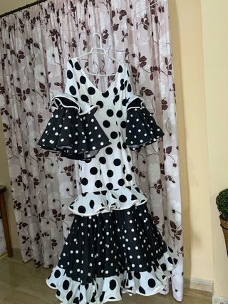 Vestido Flamenca Lunares.  Negro y Blanco