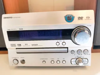 Equipo de música ONKYO (DR-815) + 2 altavoces ONKY