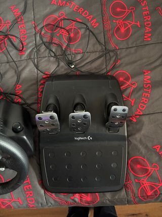 Volante Logitech G920 con Pedales