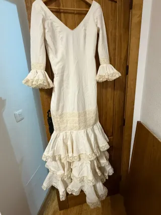 Traje de flamenca blanco con volantes