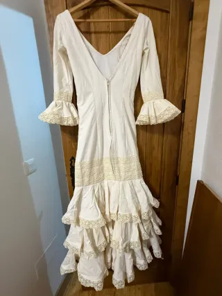 Traje de flamenca blanco con volantes