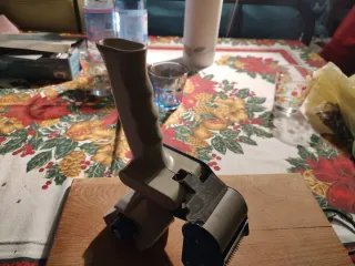 Dispenser nastro adesivo per pacchi