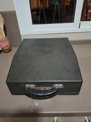Máquina de escribir antigua años 50