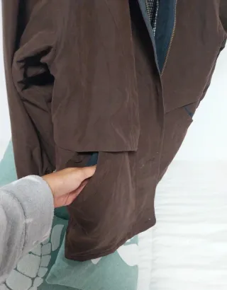 Abrigo hombre marrón y azul