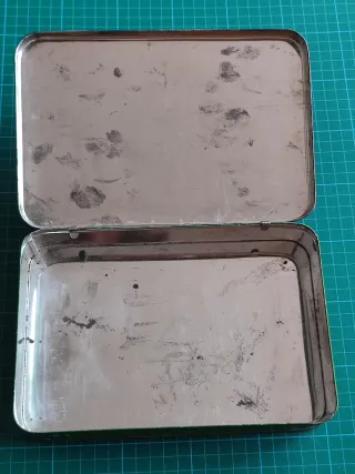 CAJA METÁLICA. LABORATORIO PÉREZ GIMÉNEZ. VINTAGE