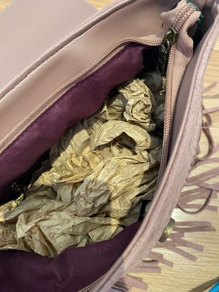 Bolso flecos rosa maquillaje