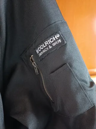 Giubbotto Woolrich nero con cappuccio