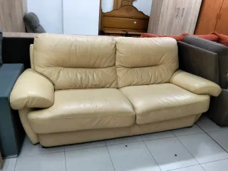Sofá de piel beige 2 plazas